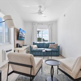 Beautiful Miami Beach Condo new furnishings and upgrades, hotel i Miami Beach