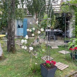 STUDIO EN AUVERGNE Le ruisseau，聖普斯特布拉法的飯店