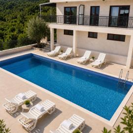 Lavander Apartment W Pool and Private Beach