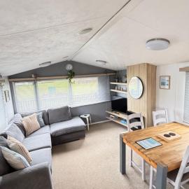 Padstow Holiday Base Bright Two Bedroom Lodge at Seven Bays