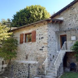 Maison de village au calme près de la rivière
