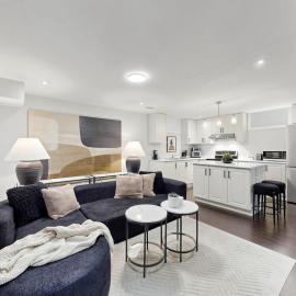 Luxury 2BR Suite Stylish Stay with 2 Free Parking, hotel Pickeringben