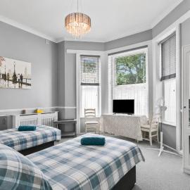 Spacious two bedroom flat in Lansdowne