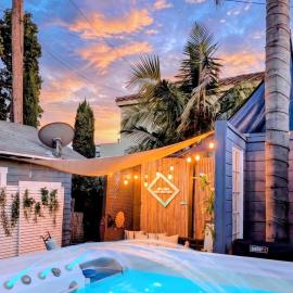 CozyVibeStay King Bed Parking Walk to Beach, hotelli kohteessa Long Beach