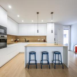 Spacious Home with Private Garden and Parking, hotel in Madrid