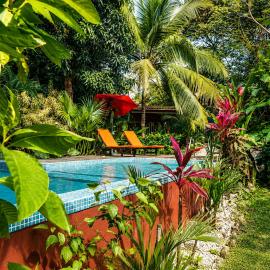 Casa Mapache Pool and Breakfast Available near Tamarindo Beach, hotel in Tamarindo