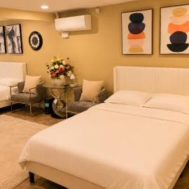 Private Two Queen Beds Room Near UPEI & Downtown Cozy Retreat Near Everything, hotel in Charlottetown