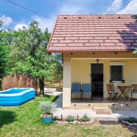 Ezüstfenyő vendégház, hotell i Balatonalmádi