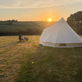 Looe Valley Camping, hotelli kohteessa Saint Keyne
