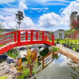 6 Mi to Camp Lejeune! Family Home w/ Koi Pond, hotel in Jacksonville