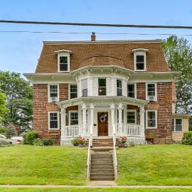 Historic Home 3 Mi to Middletown Main Street, viešbutis mieste Midltaunas