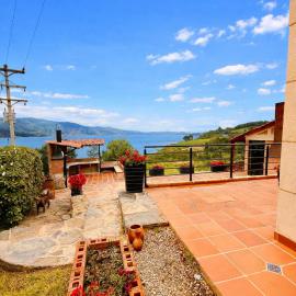 Cabaña Refugio del Lago de Tota、アキタニアのホテル
