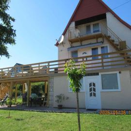 Holiday Home with Pool in Csopak-Balaton 58065, hotel en Csopak