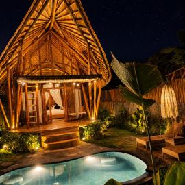 Raka Rai Bamboo Villa - Private Pool with Mount Agung View, hotel u gradu 'Selat'