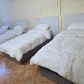 سرير في غرفه نوم مشتركه, hotel in Khamis Mushayt