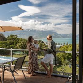 Sunny | Spacious | Sea Views - KK62109, hotel in Kaikoura