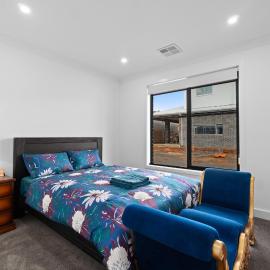 Brand New Guest House, Modern, Stylish & Comfortable: Northfield şehrinde bir otel