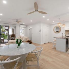 Beach & Lake Narrabeen Apartment with Outdoor BBQ