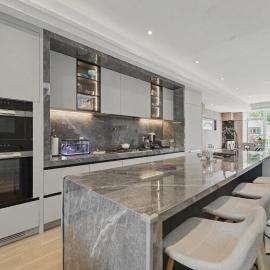 Brand new luxury house with 4 bedrooms, hotel v Torontu
