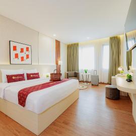 RedDoorz Premium near Paris Van Java Mall, hotel in Bandung