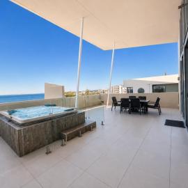 Viesnīca Redcliffe 3-Bedroom Waterfront Penthouse pilsētā Redklifa