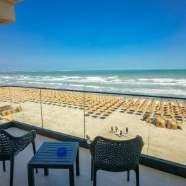 Azzurro Beachfront - Prima linie la MARE, hotel a Mamaia Nord - Năvodari