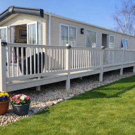 Haven Lakeland 2 Bedroom Lakeside Caravan, hotel in Flookburgh