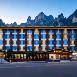 Zhangjiajie Lijing Boutique Hotel-Superior Class-Entrance of Baofeng Lake-English Support-Self-Service Laundry-Expansive Breakfast Buffet, hotel Csangcsiacsiében