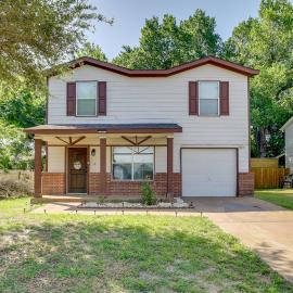 Pets Welcome! Wilmer Haven w/ Private Yard & Patio