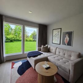 Stilren och nybyggd lägenhet nära E4 R84 Hudiksvall, Hotel in Forsa