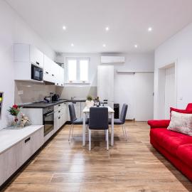 Charming One Bedroom Maisonette in Historic Bormla