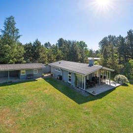 Well-Designed House In Scenic Surroundings, hotelli kohteessa Martofte