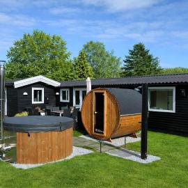 Cozy Holiday Home With Sauna And Hot Tub