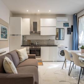 Modern Ground Floor Apt 5min Walk to Beach with AC - Il Lupo Affitta โรงแรมในกัตตอลิกา