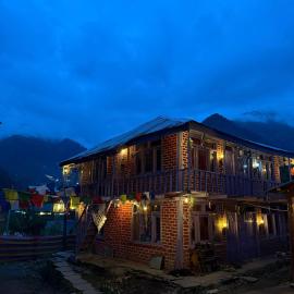 Shalom Guesthouse and Cafe, ξενοδοχείο σε Kalgha