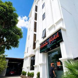 Habibi Hotel, hotel in Sóc Sơn