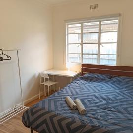 Queen Room in Renovated House near Station and Shops - SA5, hotel din St Albans