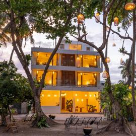 Odi Beachfront Kamadhoo, hotelli kohteessa Kamadhoo