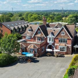 The Hickstead Hotel By Uno-FREE PARKING, hotell sihtkohas Bolney