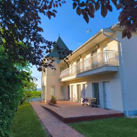 Angele Pihenőház, hotel in Balatonszárszó