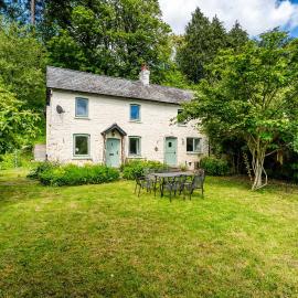 Charming 3-Bed Cottage by the River Usk