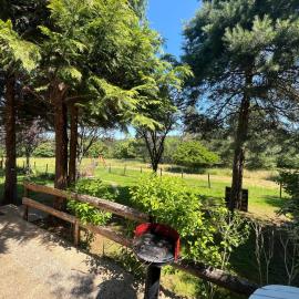 Gîte indépendant 4 à 8 personnes – hotel w mieście Rouffignac Saint-Cernin