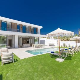 Ocean Whispers Villas, hotel sa Paralimni