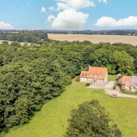 5 Bed in Hanworth Common oc-1650