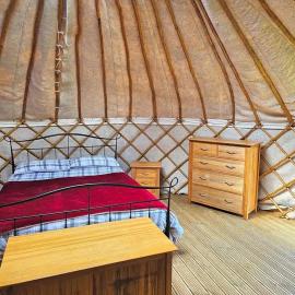 Yurt Sleeps 2 - Bbq & Fire Pit - Dogs Welcome, hotel in Bodmin