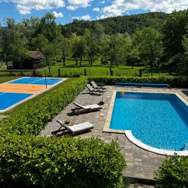 Holiday Home Faruk, hotel in Račić