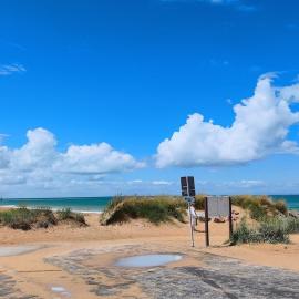 Les Sables, cozy cottage with stunning sea views, hotel in Courseulles-sur-Mer