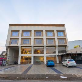 Viesnīca Hotel Nova Platinum Ujjain pilsētā Makoria Ām