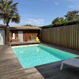 Maison calme, 4 chambres, piscine, pétanque โรงแรมในเมรินแญค