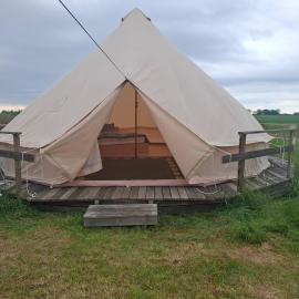 Glamping Tent 1, Cosy Farmhouse, hotel en Stege